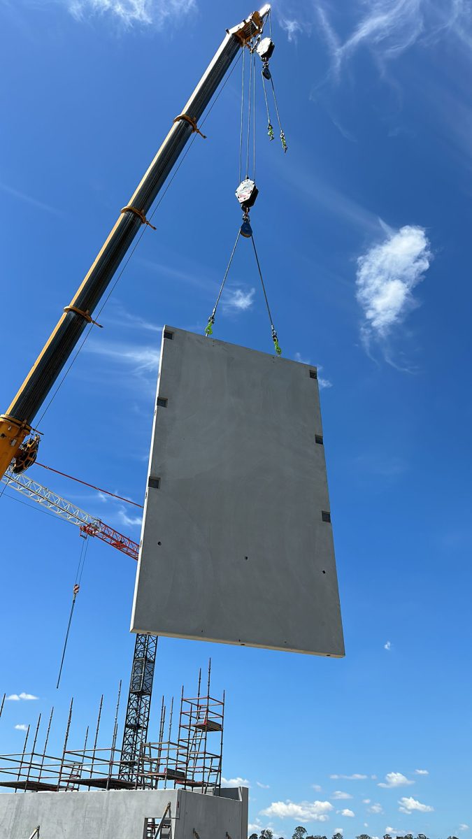 Evolution-Precast-Systems-Concrete-being-craned-FTRA1694